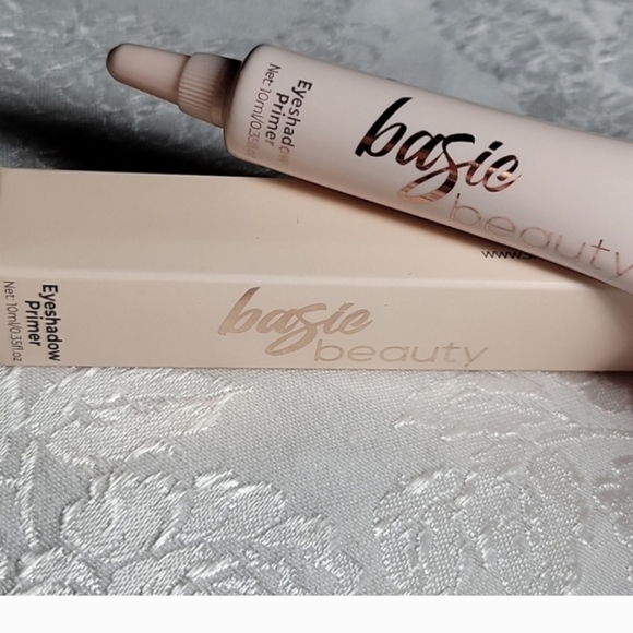 Basic Beaute Eyeshadow Primer - Picture 5 of 5